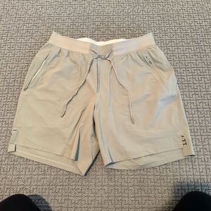 Lululemon libérelas license to train shorts